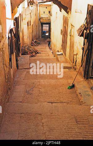 Alte Straße im Souk in Fez Marokko Stockfoto