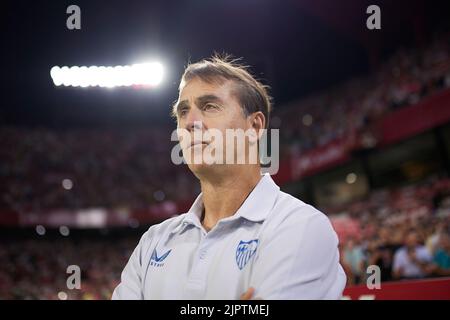 Sevilla, Spanien. 1. August 2022. Manager Julen Lopetegui vom FC Sevilla gesehen beim LaLiga Santander Spiel zwischen dem FC Sevilla und Real Valladolid im Estadio Ramon Sanchez Pizjuan in Sevilla. (Foto: Gonzales Photo/Alamy Live News Stockfoto
