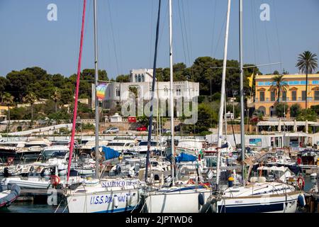 Blick auf die Stadt und die Freiheitsvillen von santa maria di Leuca, Region Apulien, Italien Stockfoto