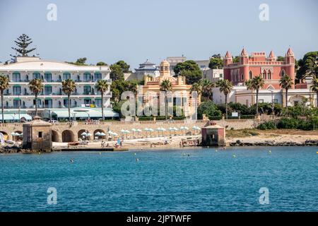 Blick auf die Stadt und die Freiheitsvillen von santa maria di Leuca, Region Apulien, Italien Stockfoto