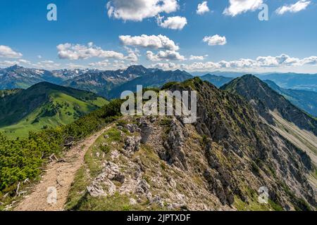 Klettern auf dem Edelrid Klettersteig zum Iseler Gipfel bei Oberjoch Bad Hindelang im Allgäu Stockfoto