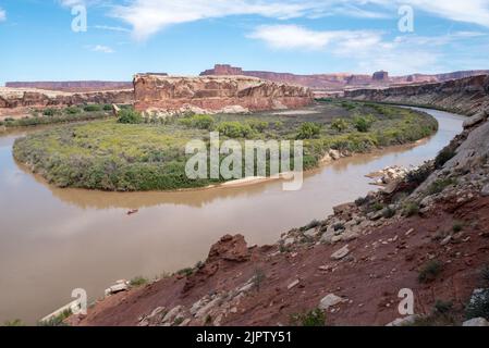 Kanufahren auf dem Green River bei Unknown Bottom, Canyonlands National Park, Utah. Stockfoto