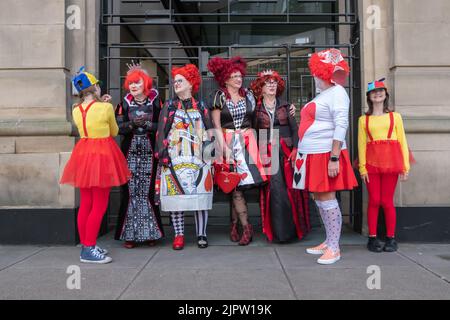 Glasgow, Schottland, Großbritannien. 20.. August 2022. Ein Erlebnis in Alice im Wunderland, bei dem Sie Hinweise finden, Herausforderungen lösen und herausfinden müssen, ob Sie Alice rechtzeitig retten können. Kredit: Skully/Alamy Live Nachrichten Stockfoto