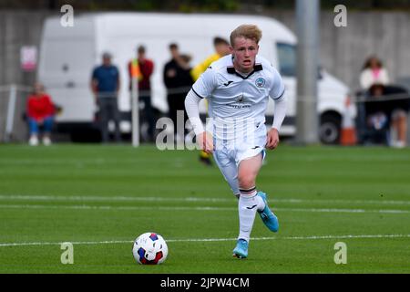 Swansea, Wales. 20. August 2022. Dan Watts von Swansea City unter 18s Jahren während des Spiels der Professional Development League zwischen Swansea City unter 18 und Coventry City unter 18 Jahren an der Swansea City Academy in Swansea, Wales, Großbritannien am 20. August 2022. Quelle: Duncan Thomas/Majestic Media/Alamy Live News. Stockfoto