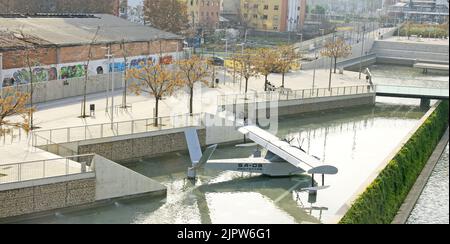 Zierflugzeug im Teich des Disseny Museums, Barcelona, Katalonien, Spanien, Europa Stockfoto