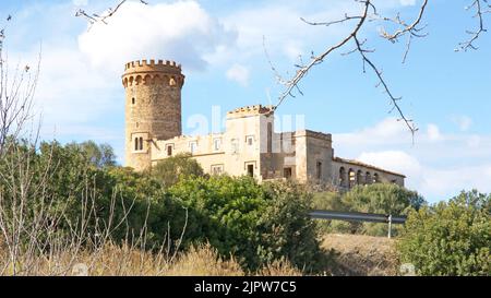 Schloss SALVANA Turm in Colonia Guell, Santa Coloma de Cervelló, Barcelona, Katalonien, Spanien, Europa Stockfoto