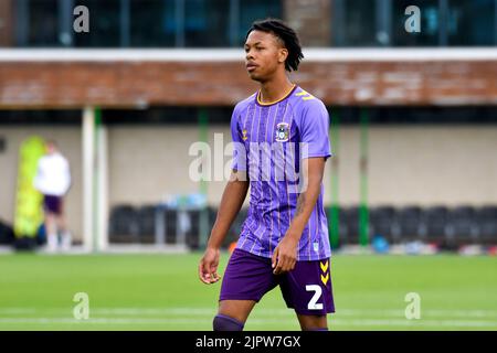 Swansea, Wales. 20. August 2022. Rio Grant von Coventry City unter 18s Jahren während des Spiels der Professional Development League zwischen Swansea City unter 18 und Coventry City unter 18 Jahren an der Swansea City Academy in Swansea, Wales, Großbritannien am 20. August 2022. Quelle: Duncan Thomas/Majestic Media/Alamy Live News. Stockfoto