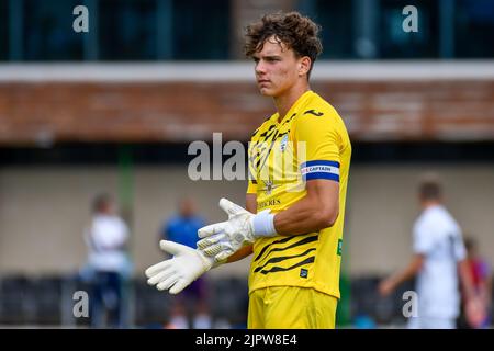 Swansea, Wales. 20. August 2022. Torwart Evan Watts von Swansea City unter 18s Jahren während des Spiels der Professional Development League zwischen Swansea City unter 18 und Coventry City unter 18 Jahren an der Swansea City Academy in Swansea, Wales, Großbritannien am 20. August 2022. Quelle: Duncan Thomas/Majestic Media/Alamy Live News. Stockfoto