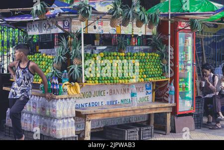 Eine sommerliche Fruchtsaftsall, Kalkutta West Bengalen Indien Südasien Pazifik 17. August 2022 Stockfoto