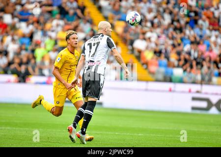 Udine, Italien. 20. August 2022. Kopfzeile von Udinese's Bram Nuytinck während Udinese Calcio vs US Salernitana, italienische Fußballserie A Spiel in Udine, Italien, August 20 2022 Quelle: Independent Photo Agency/Alamy Live News Stockfoto