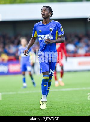 Paris Maghoma von AFC Wimbledon während des Spiels der EFL League 2 zwischen Crawley Town und AFC Wimbledon im Broadfield Stadium, Crawley, UK - 20. August 2022 Foto Simon Dack / Teleobjektive nur redaktionelle Verwendung. Kein Merchandising. Für Football Images gelten Einschränkungen für FA und Premier League, inc. Keine Internet-/Mobilnutzung ohne FAPL-Lizenz. Weitere Informationen erhalten Sie bei Football Dataco Stockfoto