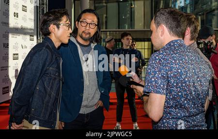 Edinburgh, Schottland, Großbritannien, 17.. August 2022. Die europäische Filmpremiere von After Yang beim Edinburgh International Film Festival im Vue Omni Kino Red Carpet Event mit dem Schauspieler Justin H. Min und dem Regisseur Kogonada im Interview. Kredit: Sally Anderson/Alamy Live Nachrichten Stockfoto