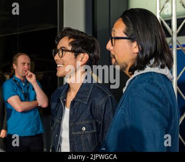 Edinburgh, Schottland, Großbritannien, 17.. August 2022. Die europäische Filmpremiere von After Yang auf dem Edinburgh International Film Festival im Vue Omni Kino Red Carpet mit dem Schauspieler Justin H. Min und dem Regisseur Kogonada. Kredit: Sally Anderson/Alamy Live Nachrichten Stockfoto