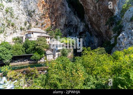 Halten Sie in der Stadt Blagaj Bosna und Herzegowina Stockfoto