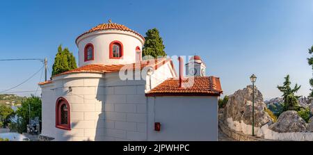 Blick auf die Kirche von Agios Nikolaos in Skiathos Stadt, Insel Skiathos, Sporaden Inseln, Griechische Inseln, Griechenland, Europa Stockfoto