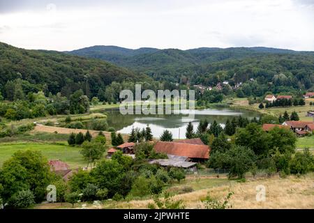 Spomenik revolucije naroda Moslavine in Kroatien Stockfoto