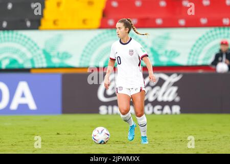 Alajuela, Costa Rica. 17. August 2022. Alajuela, Costa Rica, August 17. 2022: Ally Sentnor (20 USA) kontrolliert den Ball während des FIFA U20 Womens World Cup Costa Rica 2022 Fußballspiels zwischen den USA und Japan bei Morera Soto in Alajuela, Costa Rica. (Daniela Porcelli/SPP) Quelle: SPP Sport Press Foto. /Alamy Live News Stockfoto