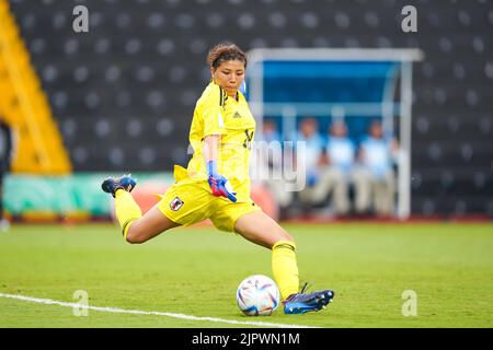 Alajuela, Costa Rica. 17. August 2022. Alajuela, Costa Rica, August 17. 2022: Torwart Shu Ohba (18 Japan) tritt beim FIFA U20 Frauen-Weltcup Costa Rica 2022 Fußballspiel zwischen den USA und Japan bei Morera Soto in Alajuela, Costa Rica, an. (Daniela Porcelli/SPP) Quelle: SPP Sport Press Foto. /Alamy Live News Stockfoto