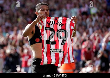 Iliman Ndiaye von Sheffield United feiert sein Tor von 2. während des Spiels der Sky Bet Championship in der Bramall Lane, Sheffield. Bilddatum: Samstag, 20. August 2022. Stockfoto