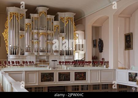 Das Innere der Hofkirche (Neustädter Hof- und Stadtkirche St. Johannis) mit der Thomas-Orgel in Hannover Stockfoto