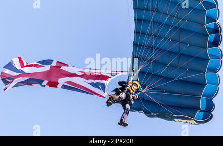 Eastbourne, Großbritannien, 20. August 2022. Nach 2 Jahren Abwesenheit kehrt die größte kostenlose Airshow in Großbritannien in diese beliebte Küstenstadt zurück. Das weltberühmte Rot Stockfoto