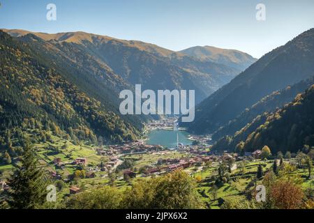 Luftaufnahme der Uzungol-Kurstadt in der Provinz Trabzon, Osttürkei Stockfoto