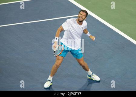 Mason, Ohio, USA. 19. August 2022. Cameron Norrie feiert den Sieg über Carlos Alvarez während des Tennisturniers der Western und Southern Open. (Bild: © Wally Nell/ZUMA Press Wire) Stockfoto