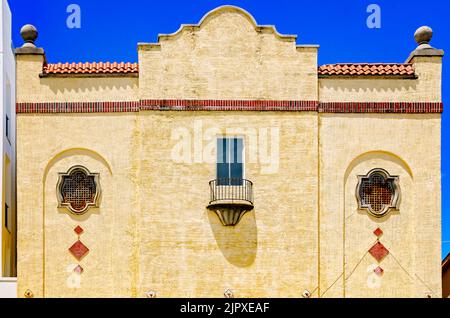 Das alte A&G Theater ist am 13. August 2022 in Bay Saint Louis, Mississippi, abgebildet. Das historische Theater wurde 1927 im spanischen Kolonialstil erbaut. Stockfoto