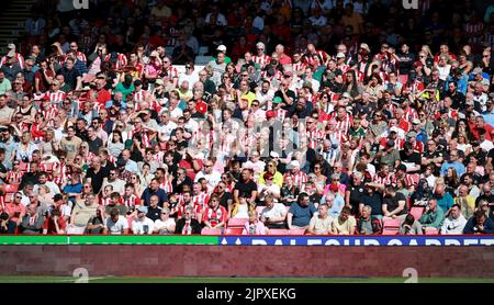 Sheffield, Großbritannien. 20. August 2022. Fans von Sheffield Utd beim Spiel der Sky Bet Championship in der Bramall Lane, Sheffield. Bildnachweis sollte lauten: Simon Bellis/Sportimage Kredit: Sportimage/Alamy Live News Stockfoto