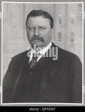 Theodore Roosevelt, Pres, Kopf und Schultern hoch, nach links Stockfoto