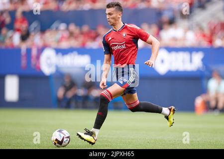 PAMPLONA, SPANIEN - 20. AUGUST: Lucas Torro von CA Osasuna im Einsatz beim Spiel der La Liga Santander zwischen CA Osasuna und Cadiz CF am 20. August 2022 in El Sadar in Bilbao, Spanien. Quelle: Ricardo Larreina/AFLO/Alamy Live News Stockfoto