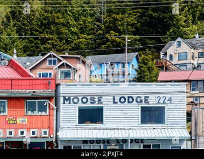 KETCHIKAN, ALASKA - 26. Mai 2022: Ketchikan ist mit 8000 Einwohnern die südlichste Stadt Alaskas. Kreuzfahrtschiffe machen über 500 Haltestellen bringi Stockfoto