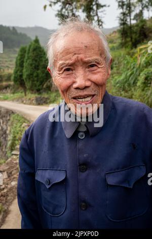 Terrassierte Reisfelder bieten eine landschaftlich reizvolle landschaftliche Schönheit in China Stockfoto