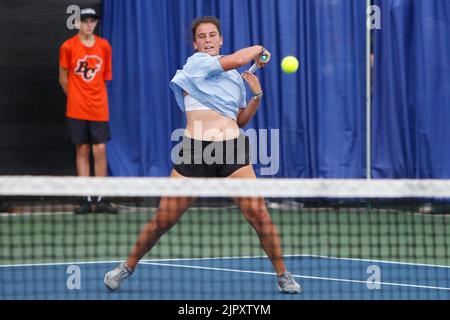 19/08/2022 - VANCOUVER, BC - AUGUST 18 : Viertelfinale . Emma Navarro (USA) blau def Madison Brengle (USA) rot während des siebten Tages von 2022 Odlum Brown VanOpen im Hollyburn Country Club am 19. August 2022 in West Vancouver, British Columbia, Kanada. (Foto von Clelio Tomaz/Pximages Stockfoto