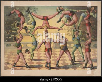 Dreizehn Männer tun Akrobatik Stockfoto