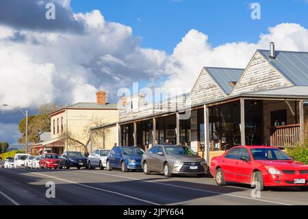 Die Piper Street ist eine lebhafte Einkaufsstraße - Kyneton, Victoria, Australien Stockfoto