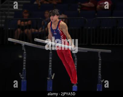 20. August 2022: Asher Hong von der Cypress Academy tritt während der U.S. Gymnastics Championships 2022 in der Amalie Arena in Tampa, FL, auf den Parallelbarren an. Kyle Okita/CSM Stockfoto