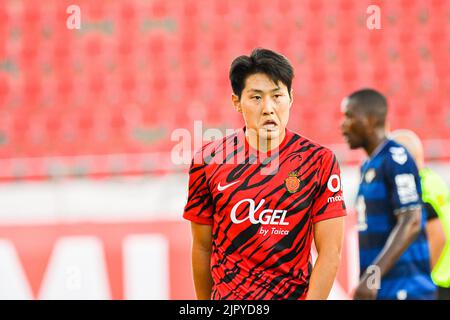 MALLORCA, SPANIEN - 20. AUGUST: Kang-in Lee von RCD Mallorca während des Spiels zwischen RCD Mallorca und Real Betis von La Liga Santander am 20. August 2022 im Visit Mallorca Stadium Son Moix in Mallorca, Spanien. (Foto von Samuel Carreño/PxImages) Stockfoto