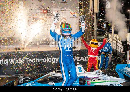Madison, IL, USA. 20. August 2022. JOSEF NEWGARDEN (2) aus Nashville, Tennessee, gewinnt die Bommito Automotive Group 500 auf dem World Wide Technology Raceway in Madison, IL, USA. (Bild: © Walter G. Arce Sr./ZUMA Press Wire) Bild: ZUMA Press, Inc./Alamy Live News Stockfoto