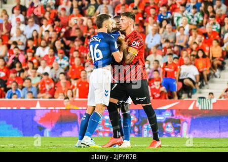 Mallorca, Mallorca, Spanien. 20. August 2022. MALLORCA, SPANIEN - 20. AUGUST: Antonio Raillo von RCD Mallorca und der deutsche Pezzella von Real Betis im Spiel zwischen RCD Mallorca und Real Betis von La Liga Santander am 20. August 2022 im Visit Mallorca Stadium Son Moix in Mallorca, Spanien. (Bild: © Samuel CarreÃ±O/PX Imagens via ZUMA Press Wire) Stockfoto