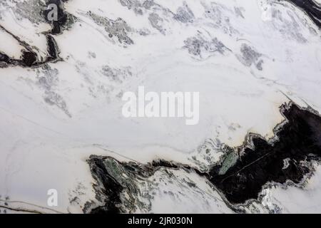 Panda White Marmor Hintergrund, Textur in klassischen Farben für Ihre Designarbeit. Slabfoto. Natürlicher schwarz-weißer Marmor mit hoher Auflösung, für Stockfoto