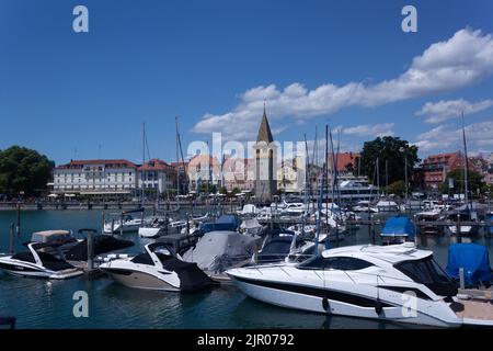 LINDAU, BAYERN, DEUTSCHLAND - 30. MAI 2022: Marina in Lindau am Bodensee Stockfoto