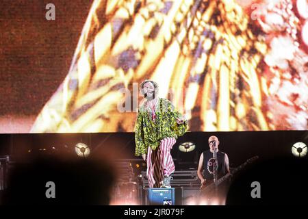 19. August 2022, Vasto, Chieti, Italien: Lorenzo Cherubini alias Jovanotti singt am Strand während seiner Jova Beach Party in ''Vasto Marina. (Bild: © Elena Vizzoca/Pacific Press via ZUMA Press Wire) Stockfoto