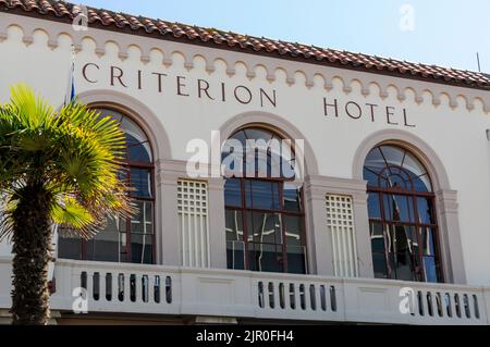 Eines der vielen im Art déco-Stil gestalteten Fenster im Criterion Hotel in Napier, einer Küstenstadt an der Hawkes Bay auf der Nordinsel Neuseelands. Nachgebaut Stockfoto