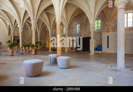 Paris, Frankreich – Juli 14: Innenansicht des Refektoriums des College des Bernardins am 14. Juli 2022 Stockfoto