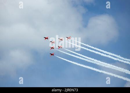 The Red Arrows ist das Display-Team der Royal Air Force, das bei Air Shows und National Forces Day erstaunliche Formationsflüge aufzeigte Stockfoto