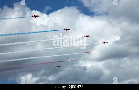 The Red Arrows ist das Display-Team der Royal Air Force, das bei Air Shows und National Forces Day erstaunliche Formationsflüge aufzeigte Stockfoto