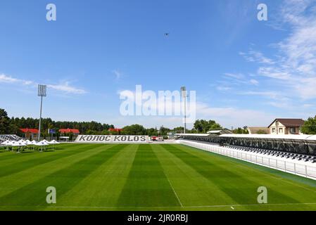 Kovalivka, Ukraine - 2. September 2020: Panoramablick auf das Kolos-Stadion im Dorf Kovalivka, Kiew-Gebiet. Das Gaststadion des Fußballvereins FC Kolos Kovalivka. Kapazität 5000 Zuschauer Stockfoto