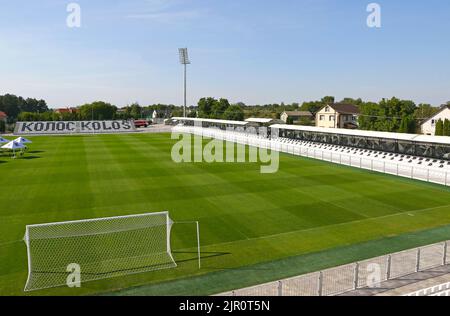 Kovalivka, Ukraine - 2. September 2020: Panoramablick auf das Kolos-Stadion im Dorf Kovalivka, Kiew-Gebiet. Das Gaststadion des Fußballvereins FC Kolos Kovalivka. Kapazität 5000 Zuschauer Stockfoto