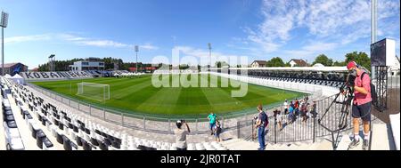 Kowalivka, Ukraine - 2. September 2020: Panorama des Kolos-Stadions im Dorf Kowalivka, Kiew-Gebiet. Das Gaststadion des Fußballvereins FC Kolos Kovalivka. Kapazität 5000 Zuschauer Stockfoto
